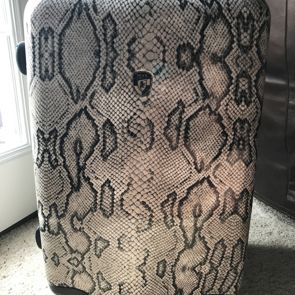 Heys medium size suitcase
